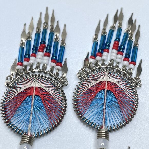 Cute Southwestern Silvertone Blue White Red Beaded Dangle Dream Catcher Earrings - Picture 5 of 6